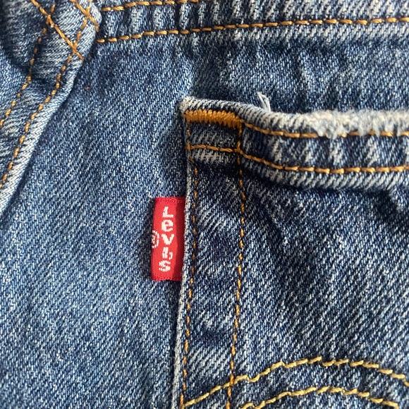 Levi’s 501 jean shorts - Picture 4 of 5